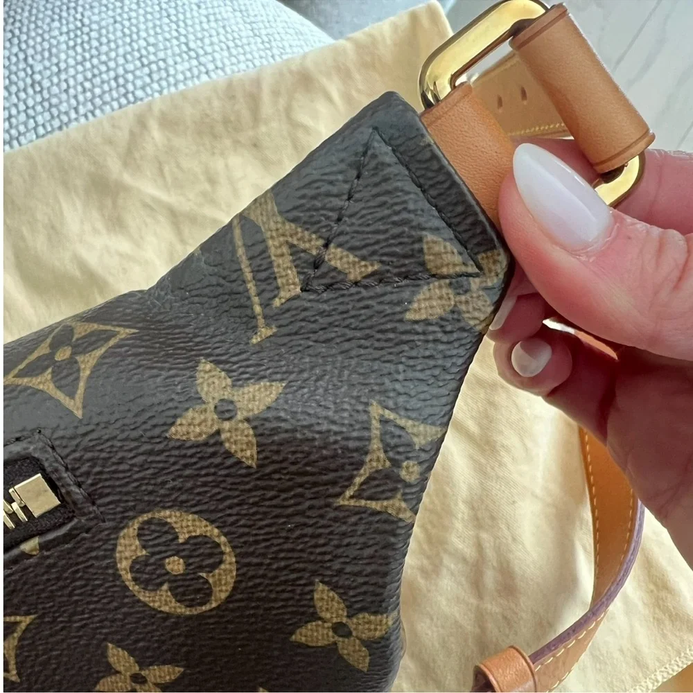 Louis Vuitton LV Monogram Discontinued Original Canvas Bum Bag in Brown